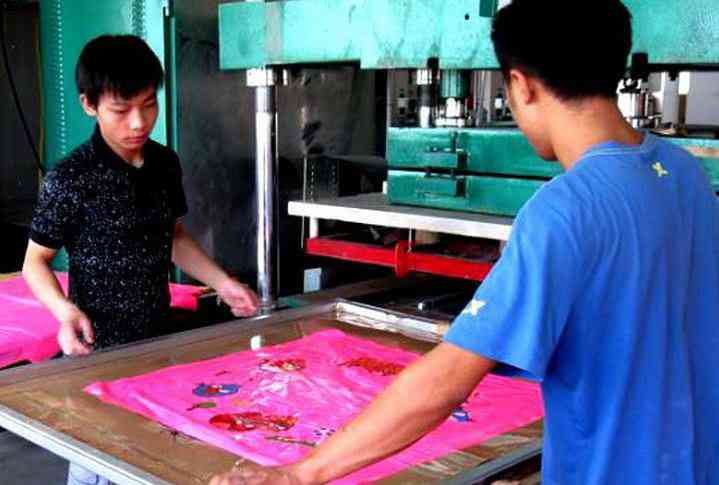 Проверка завода надувной продукции в Китае
