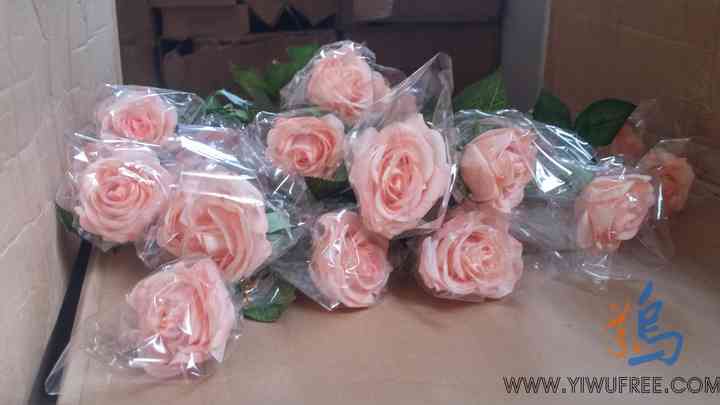 Отправка искусственных роз для декора интерьера