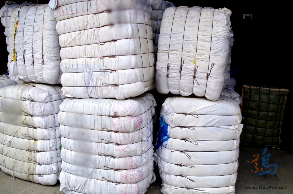 Используем гидравлический пресс для увеличения плотности текстильного груза